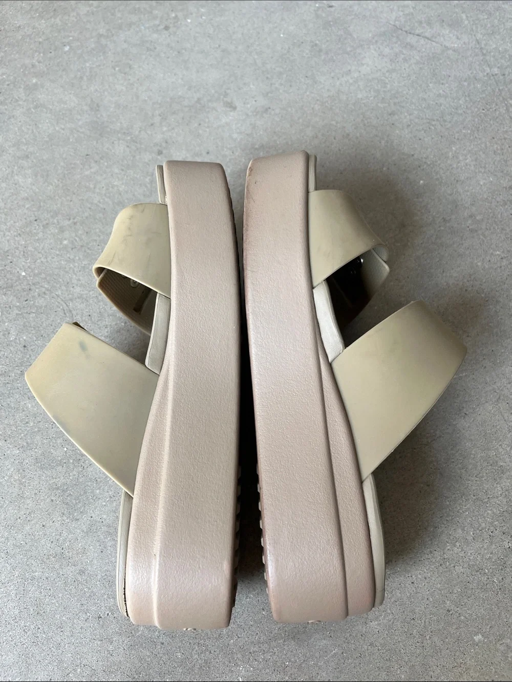 CROCS Women's Brooklyn Buckle Low Wedge SIZE 5